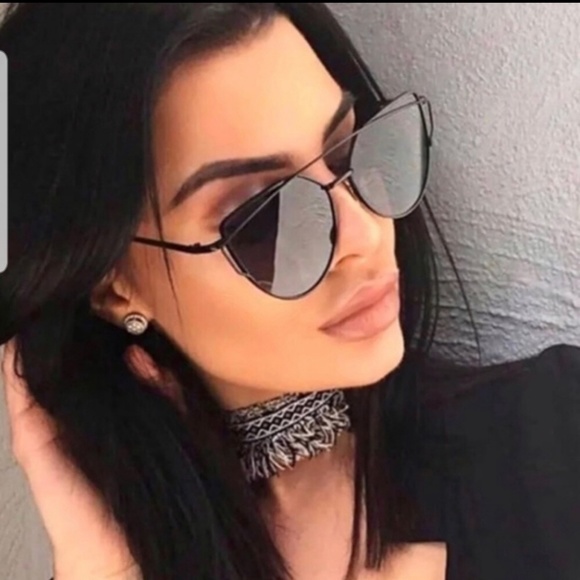 Women black aviator cat eye oversized sunglasses - Picture 2 of 3